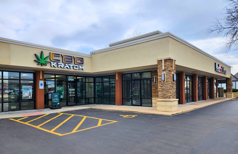 660 S Randall Rd, St Charles, IL for lease - Building Photo - Image 2 of 5