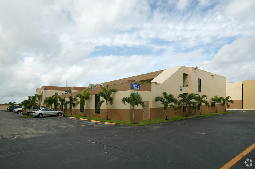 5052-5094 NW 74th Ave, Miami, FL for lease - Building Photo - Image 2 of 7