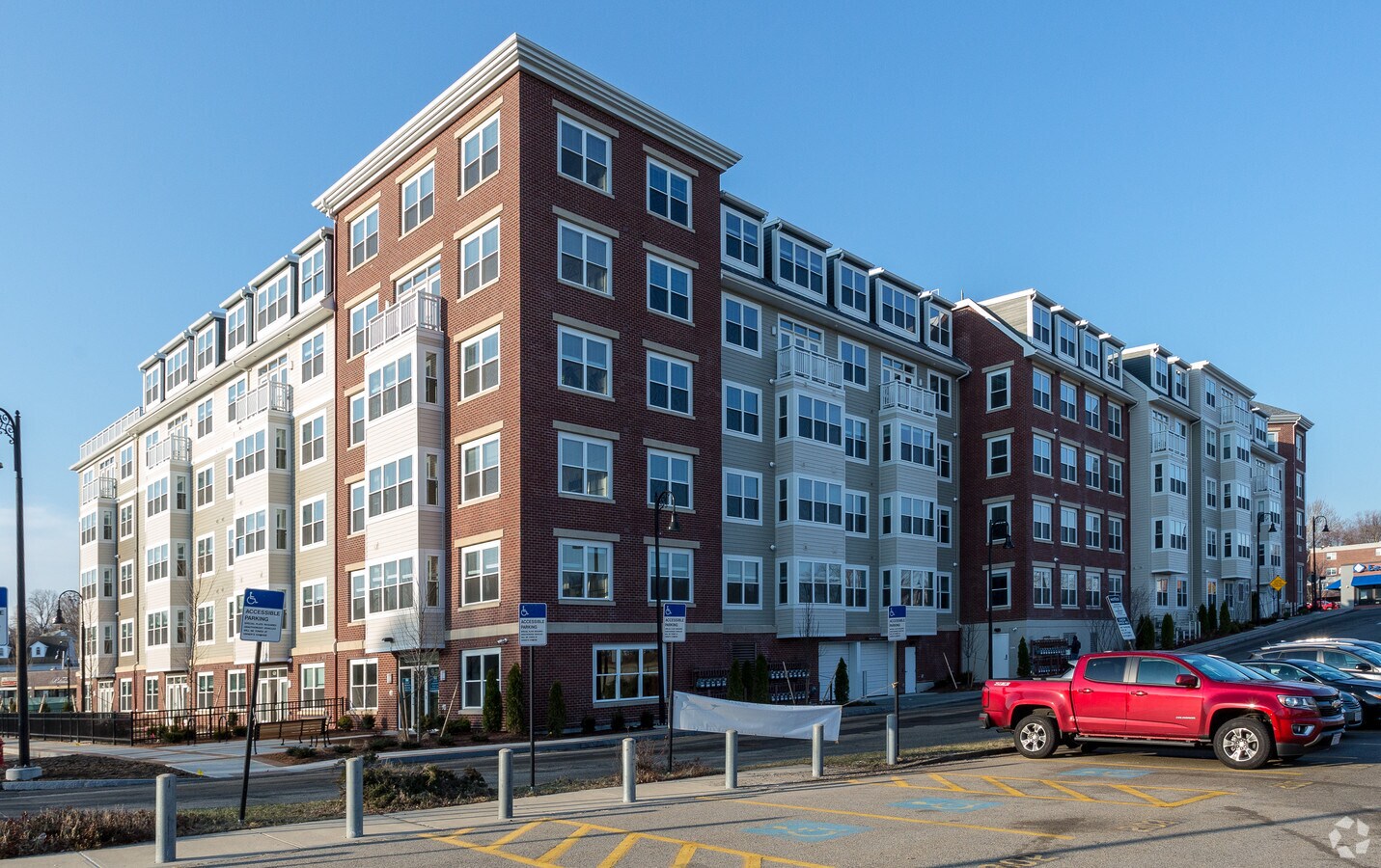 25 Commercial St, Braintree, MA 02184