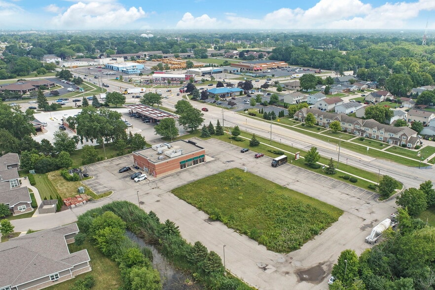 6316 52nd St, Kenosha, WI for sale - Building Photo - Image 3 of 13