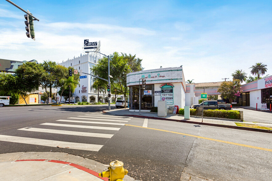 8424 Santa Monica Blvd, West Hollywood, CA for lease - Building Photo - Image 3 of 3