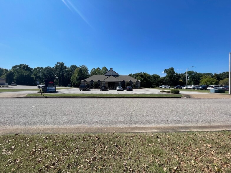 31 Physicians Dr, Jackson, TN for lease - Building Photo - Image 2 of 4