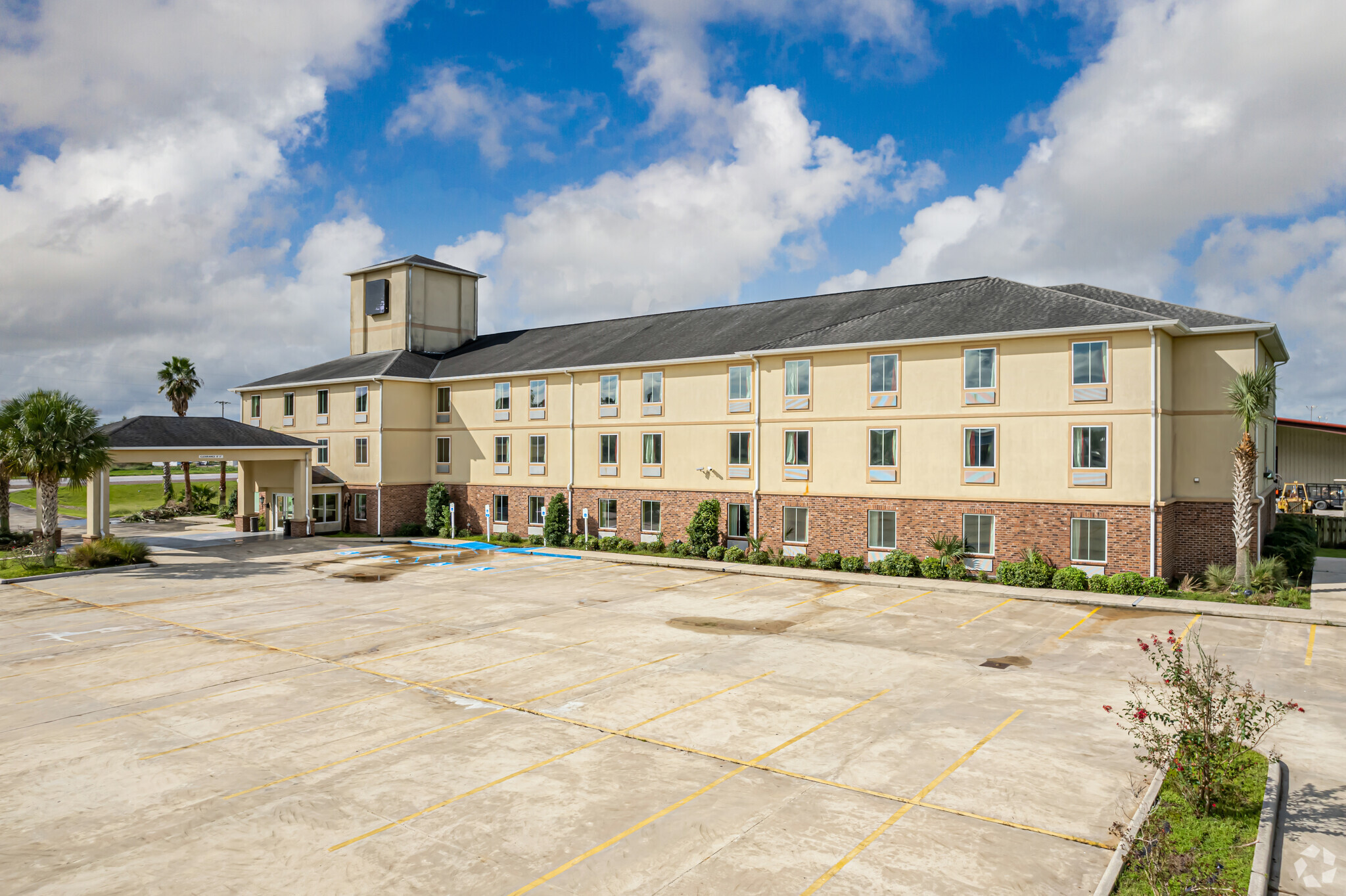 2033 Highway 90, Berwick, LA for sale Primary Photo- Image 1 of 1