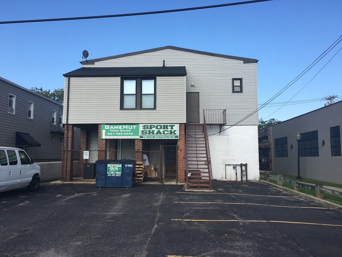 99101 Deer Park Ave, Babylon, NY 11702