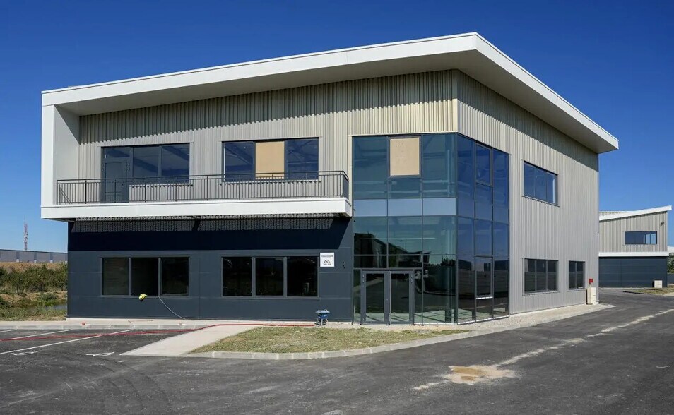 Flex in Villebon-sur-Yvette for sale - Building Photo - Image 1 of 7