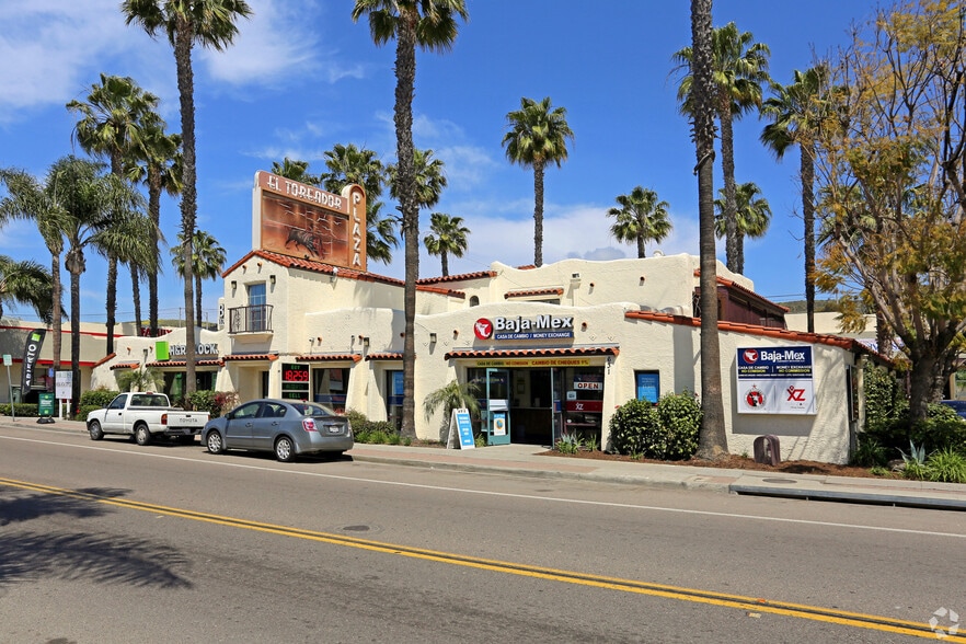 601-631 E San Ysidro Blvd, San Ysidro, CA for lease - Building Photo - Image 3 of 13