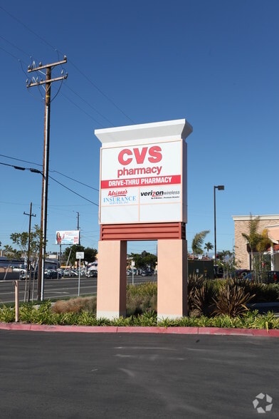 1117-1205 S Oxnard Blvd, Oxnard, CA for lease - Building Photo - Image 2 of 5