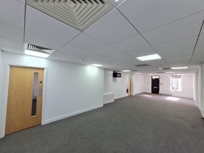 5-6 Church St, Twickenham for sale Interior Photo- Image 1 of 3