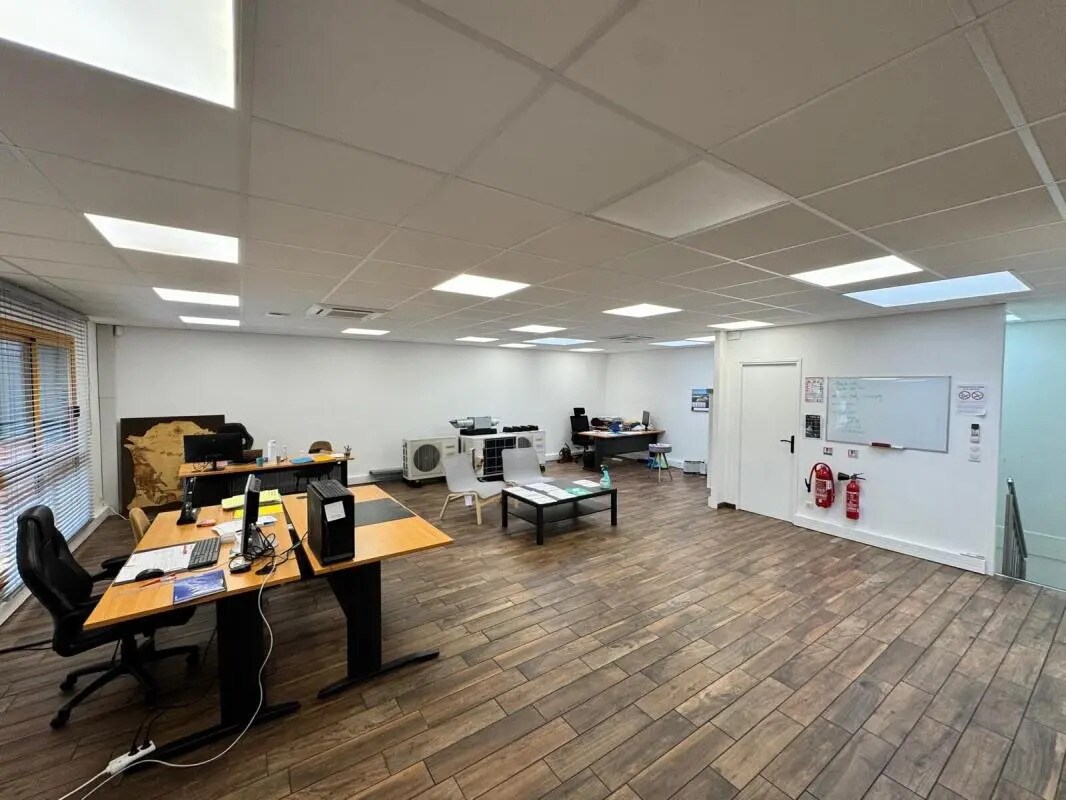 Office in SAINT-OUEN-L'AUMONE for sale Interior Photo- Image 1 of 7