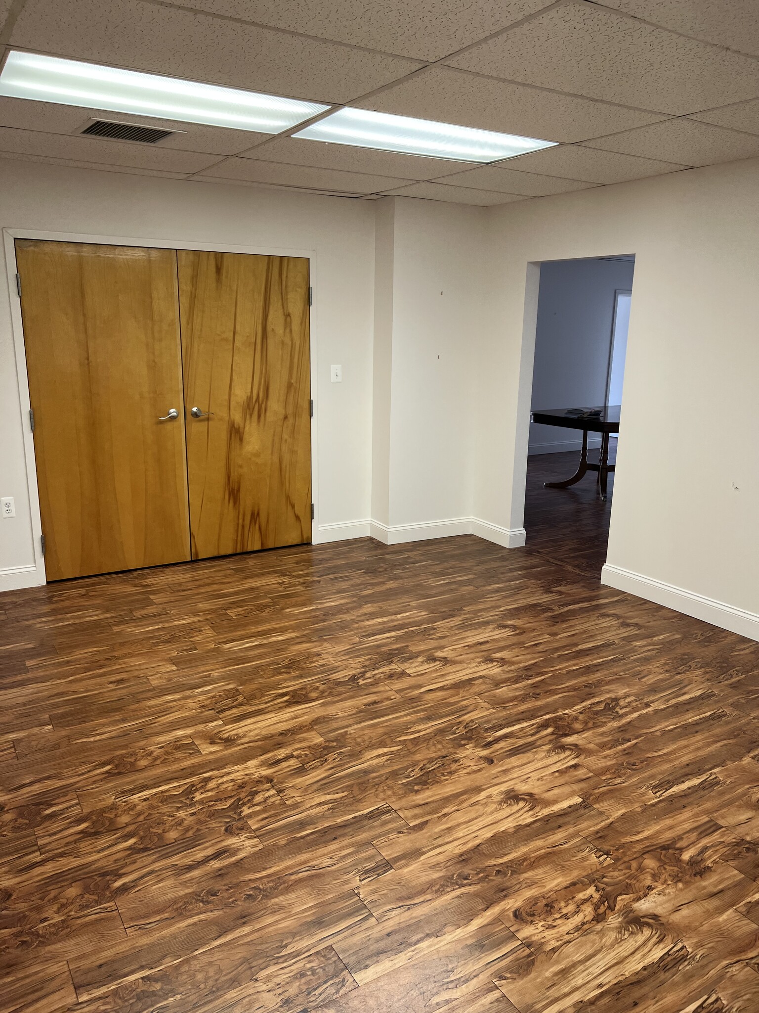 1501 Sulgrave Ave, Baltimore, MD for lease Interior Photo- Image 1 of 5