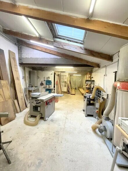 Retail in Maisons-Laffitte for lease - Interior Photo - Image 2 of 8