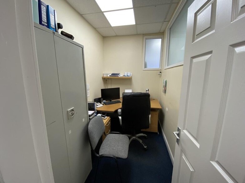 83 Sandringham Rd, Doncaster for lease - Building Photo - Image 3 of 11