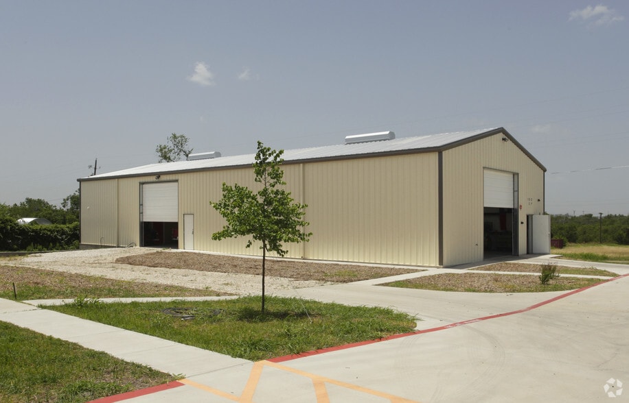 Industrial in Taylor, TX for sale - Primary Photo - Image 1 of 1