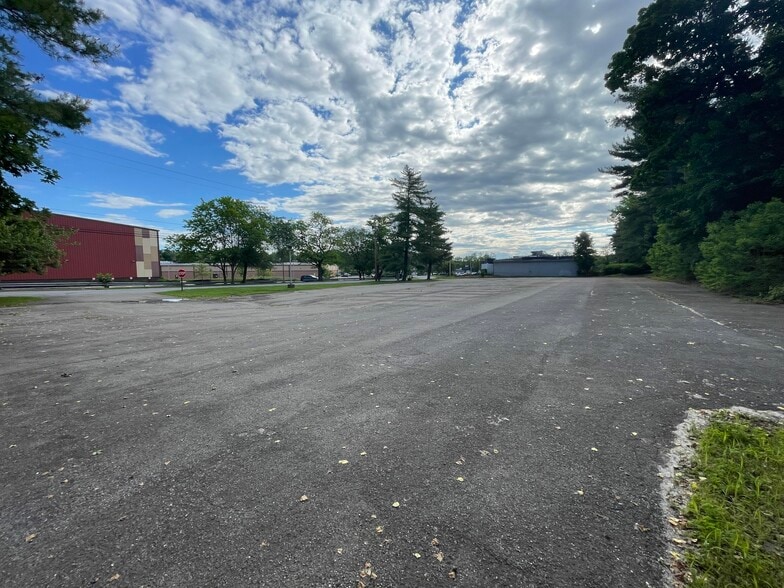 7 Neptune Rd, Poughkeepsie, NY for lease - Building Photo - Image 2 of 4