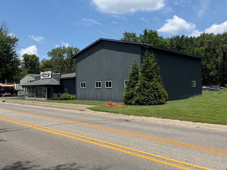 2006 7th St, Columbus, IN for sale - Building Photo - Image 2 of 9