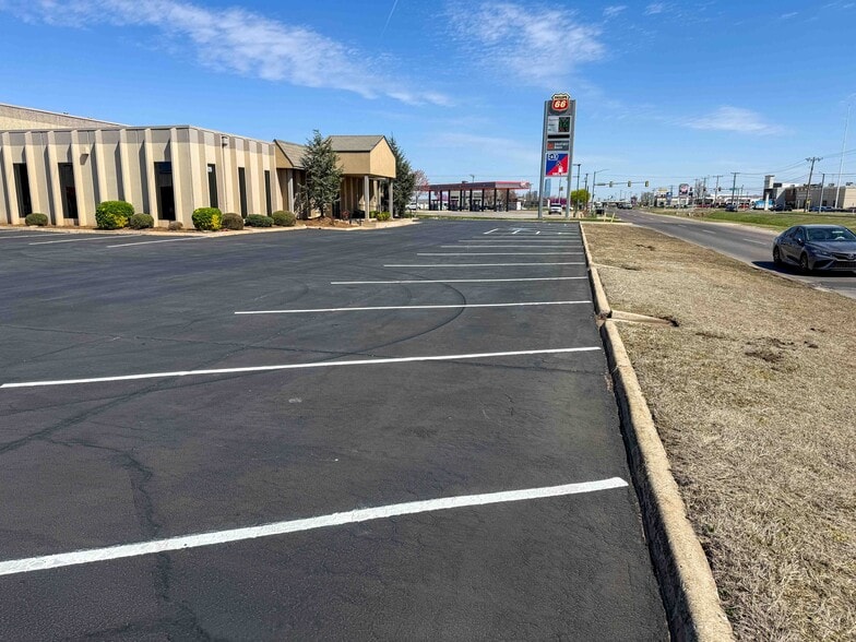 3709 W Reno Ave, Oklahoma City, OK for lease - Building Photo - Image 2 of 25