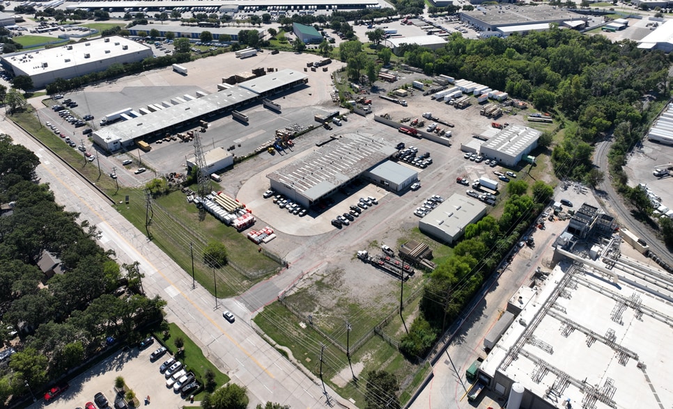 2320 E Union Bower Rd, Irving, TX for lease - Building Photo - Image 2 of 5