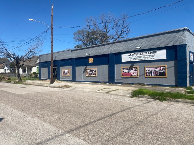 2102 Common St, Houston, TX for sale - Building Photo - Image 1 of 7