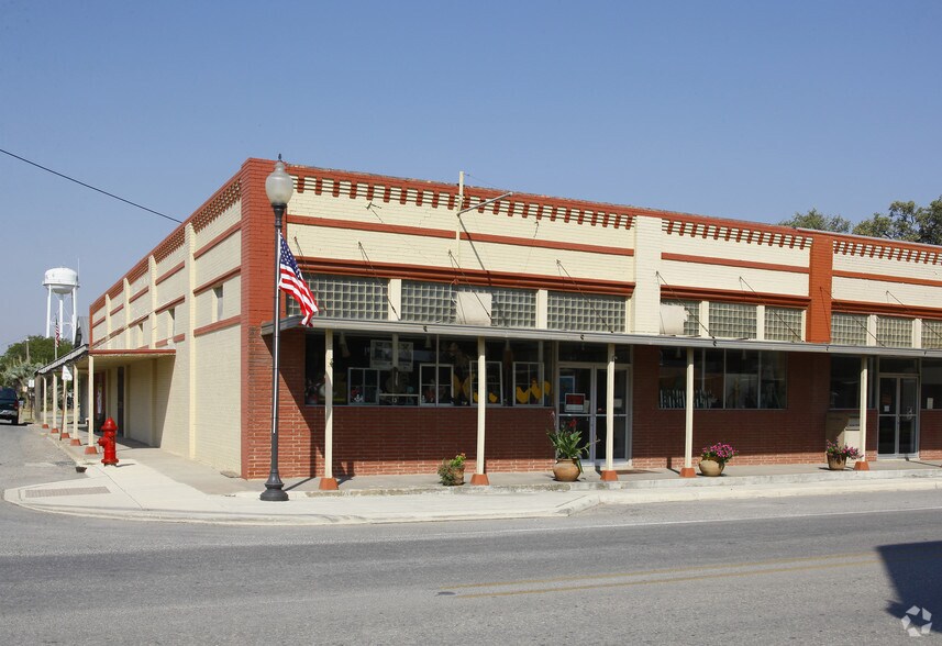 301 N Center St, Sabinal, TX 78881