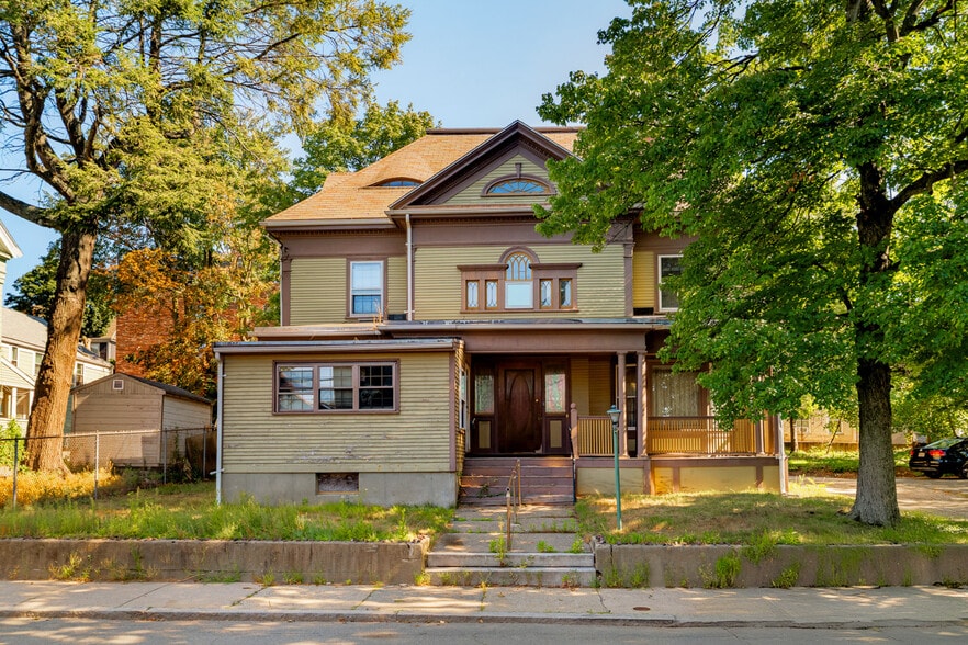 17 Monmouth St, Somerville, MA for sale - Primary Photo - Image 1 of 50