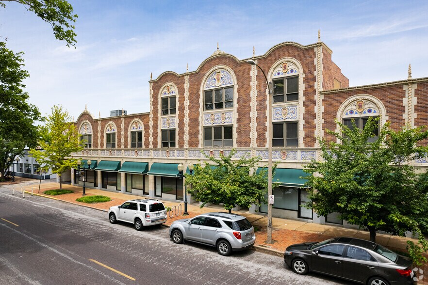 5585 Pershing Ave, Saint Louis, MO for sale - Building Photo - Image 1 of 1