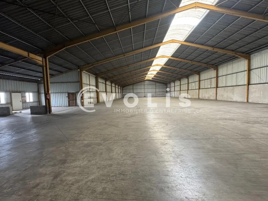 Flex in Amiens for lease Building Photo- Image 1 of 3