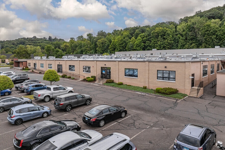 22 Shelter Rock Ln, Danbury, CT for sale - Primary Photo - Image 1 of 1