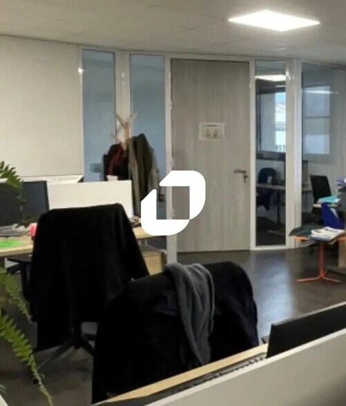 1 Chemin De La Triere, Meylan for lease - Interior Photo - Image 2 of 7