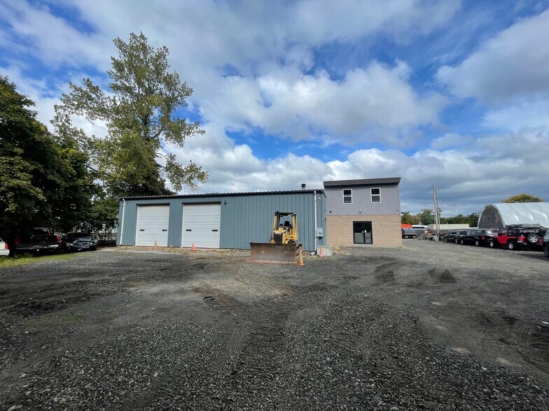 188 Gando Dr, New Haven, CT 06513 720 Middletown Ave