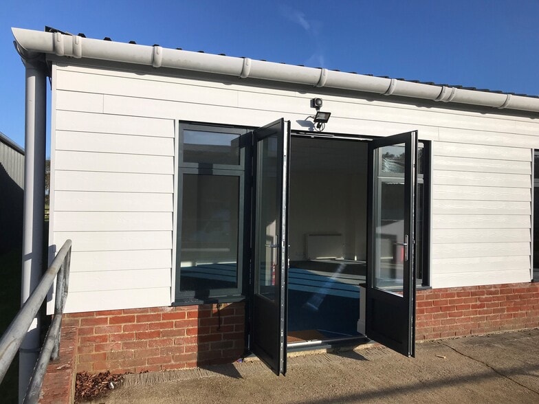 The Long Barn, Norton Farm, Selborne Rd, Alton for lease - Building Photo - Image 3 of 5