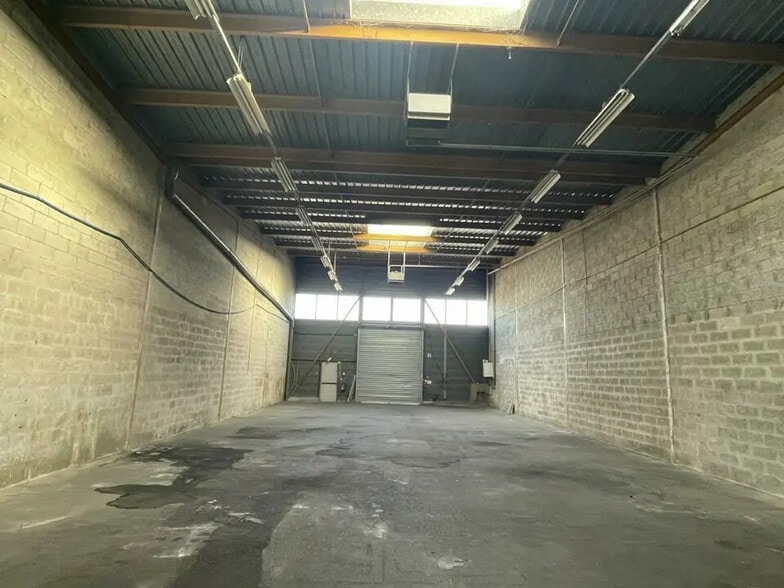 Industrial in Coignières for lease - Interior Photo - Image 1 of 4