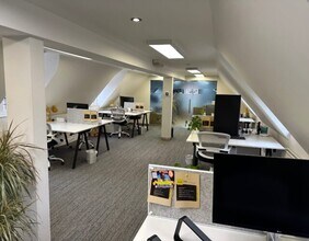 4 Southdown Rd, Harpenden for lease Interior Photo- Image 2 of 4