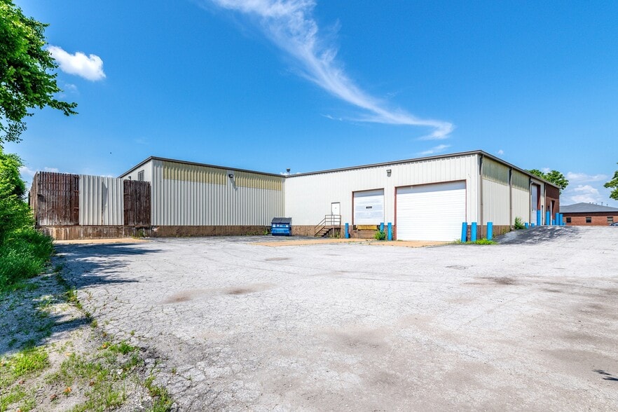 617 Cepi Dr, Chesterfield, MO for lease - Building Photo - Image 2 of 6