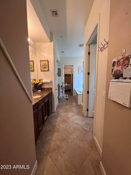 16195 W Glenrosa Ave, Goodyear, AZ for lease - Interior Photo - Image 3 of 17