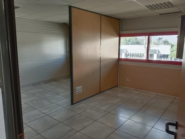 Office in La Seyne-sur-Mer for lease - Interior Photo - Image 2 of 7