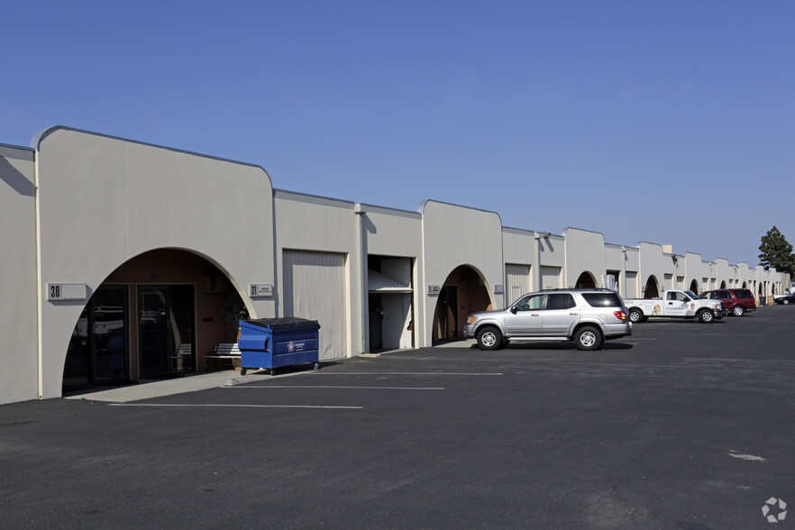 10621 Bloomfield St, Los Alamitos, CA for lease - Building Photo - Image 2 of 9