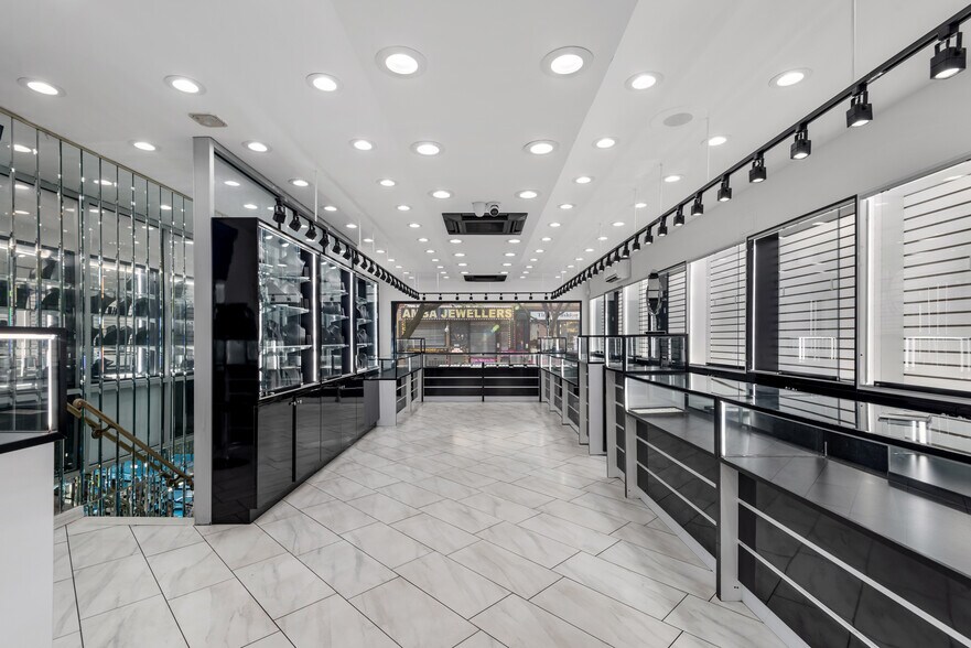 3714 74th St, Jackson Heights, NY for sale - Interior Photo - Image 3 of 9