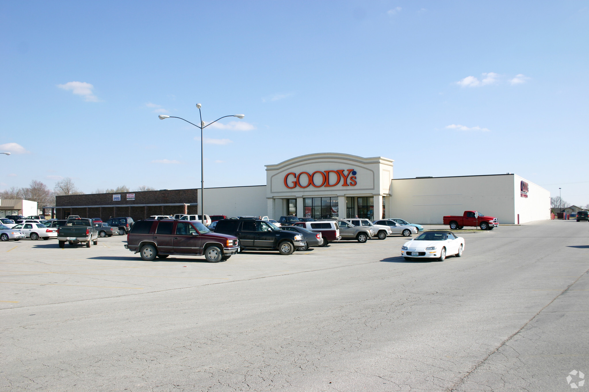 1808 E Ohio St, Clinton, MO for lease Building Photo- Image 1 of 2