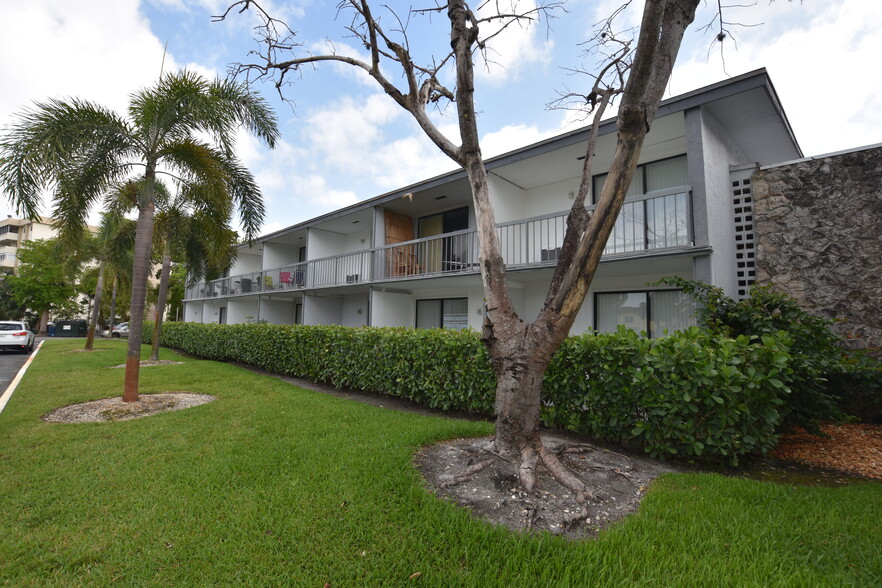 750 NE 195th St, Miami, FL for sale - Building Photo - Image 1 of 2