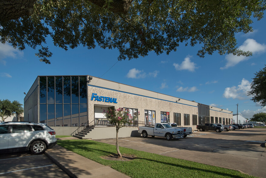 9189 Winkler Dr, Houston, TX for lease - Building Photo - Image 3 of 9