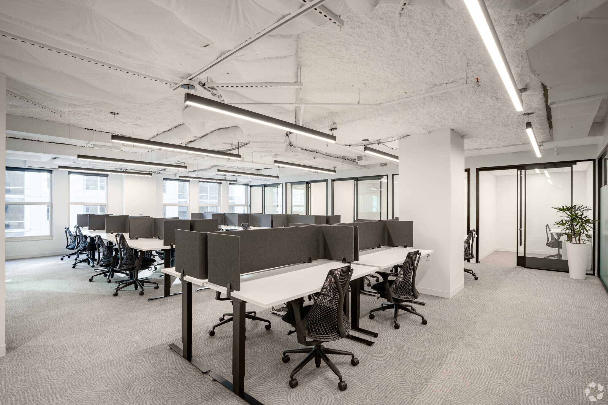 875 15th St NW, Washington, DC for lease Interior Photo- Image 1 of 8