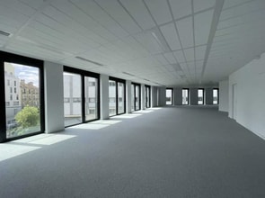 Office in Ivry-sur-Seine for lease Interior Photo- Image 1 of 3