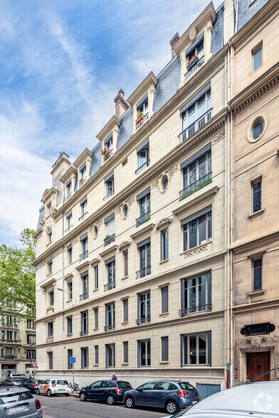 Office in Lyon for lease - Building Photo - Image 2 of 2