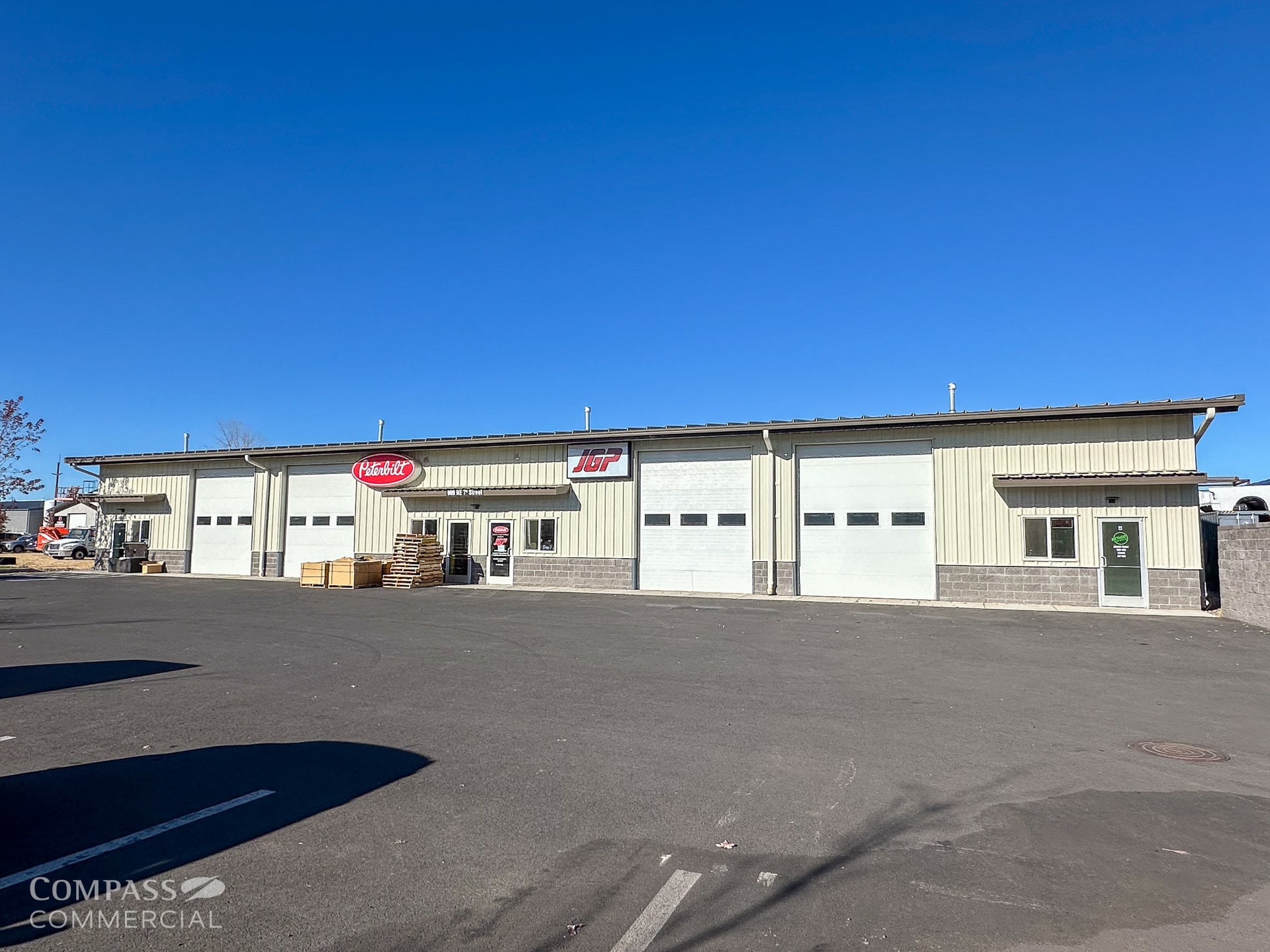 909 NE 7th St, Redmond, OR for lease Building Photo- Image 1 of 3