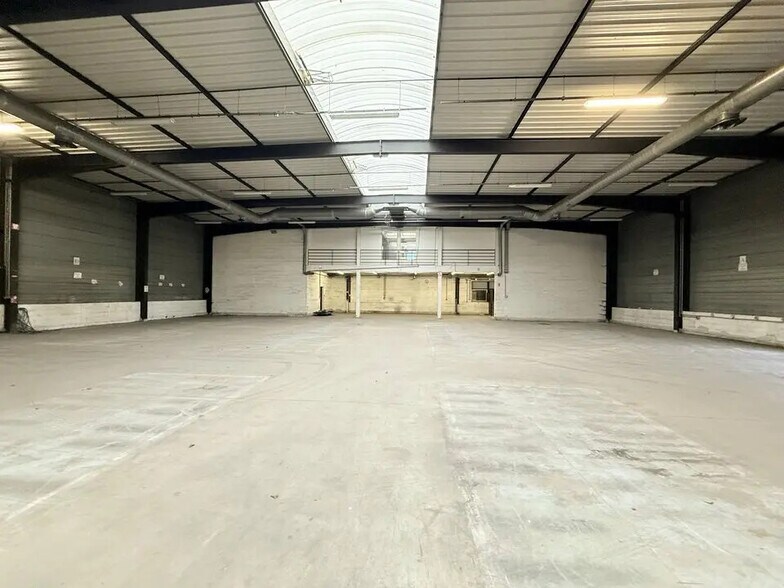 Flex in Villepinte for lease - Interior Photo - Image 2 of 6