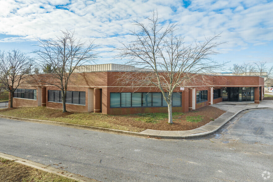 8219 Town Center Dr, Nottingham, MD for lease - Building Photo - Image 1 of 8