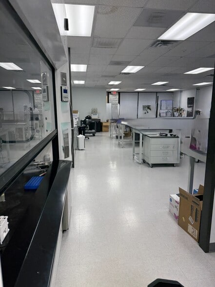 16203 Park Row, Houston, TX for lease - Building Photo - Image 2 of 17