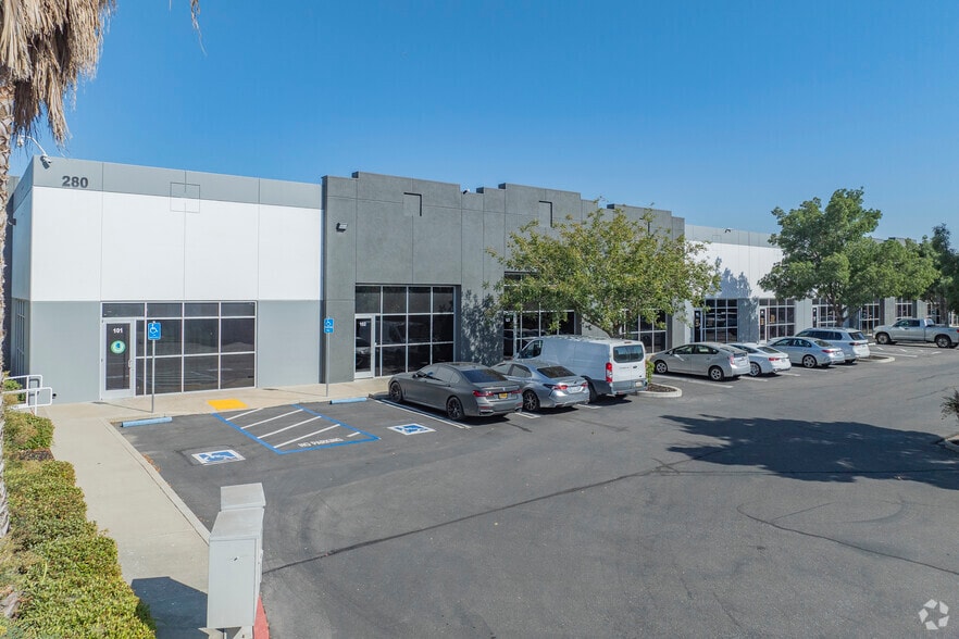 280 E Larch Rd, Tracy, CA for lease - Primary Photo - Image 1 of 14