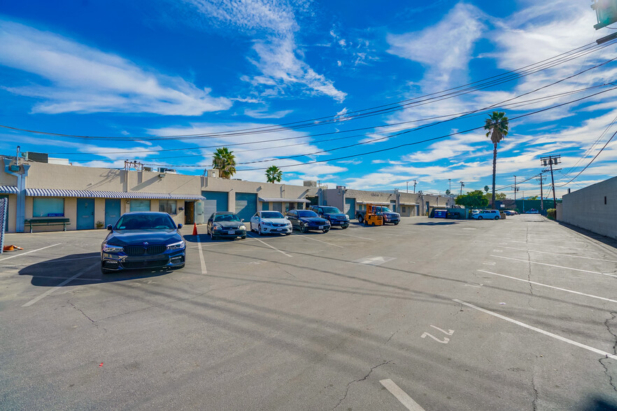 10835-10845 Vanowen St, North Hollywood, CA for lease - Building Photo - Image 1 of 5