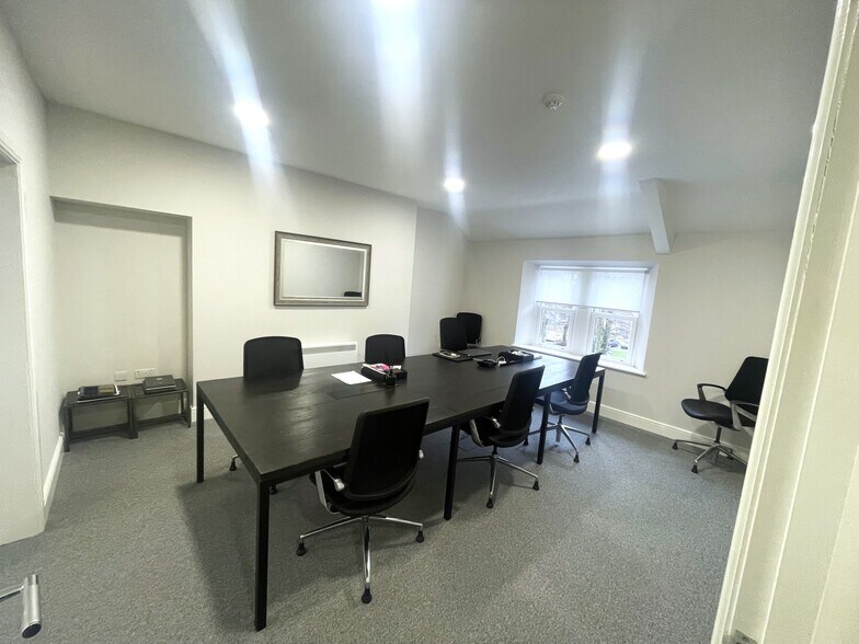 13 St Andrews Cres, Cardiff for lease - Interior Photo - Image 2 of 7